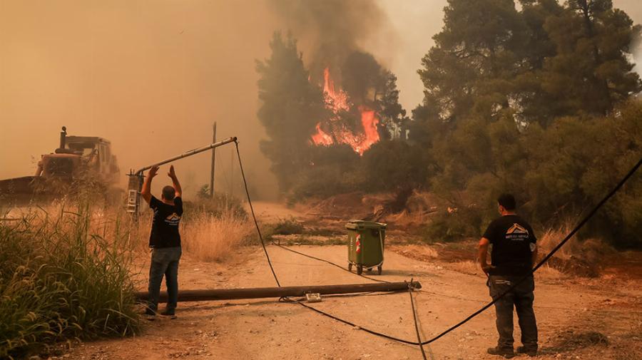 Φιλοξένησα την πρώην γυναίκα του άντρα μου όταν έπιασε φωτιά το σπίτι τους