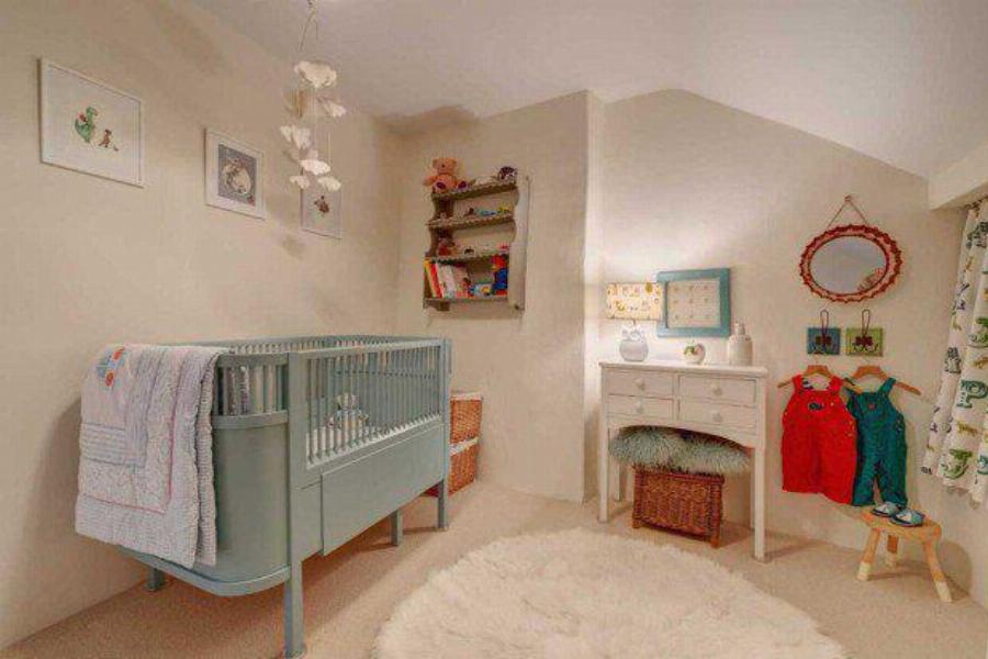 Σπίτι 380 ετών μαγεύει τους πάντες: Διώροφο με υπέροχο εσωτερικό