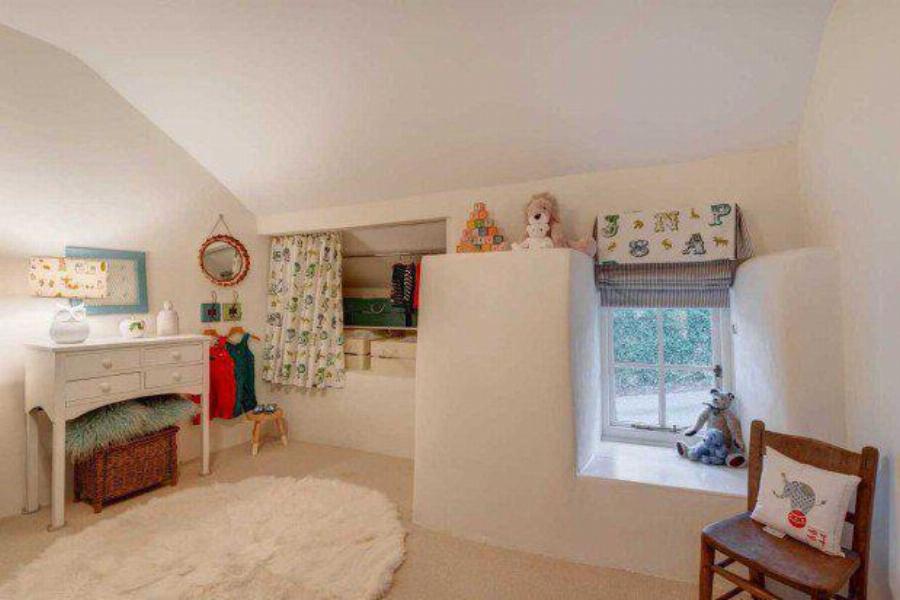 Σπίτι 380 ετών μαγεύει τους πάντες: Διώροφο με υπέροχο εσωτερικό