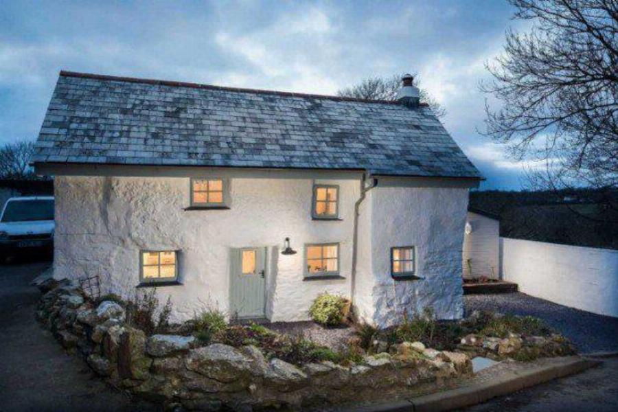 Σπίτι 380 ετών μαγεύει τους πάντες: Διώροφο με υπέροχο εσωτερικό