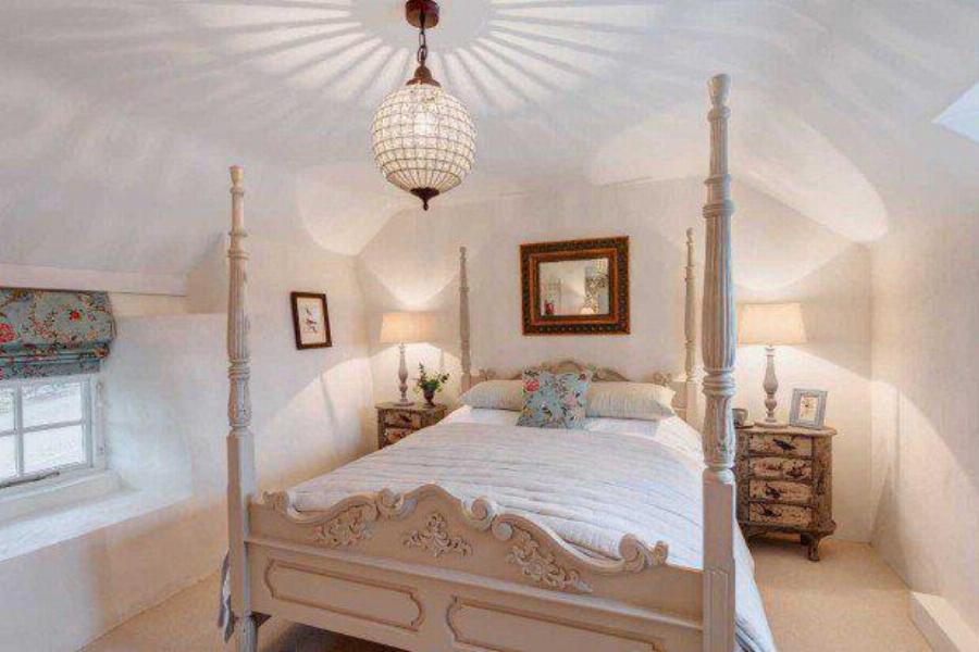 Σπίτι 380 ετών μαγεύει τους πάντες: Διώροφο με υπέροχο εσωτερικό