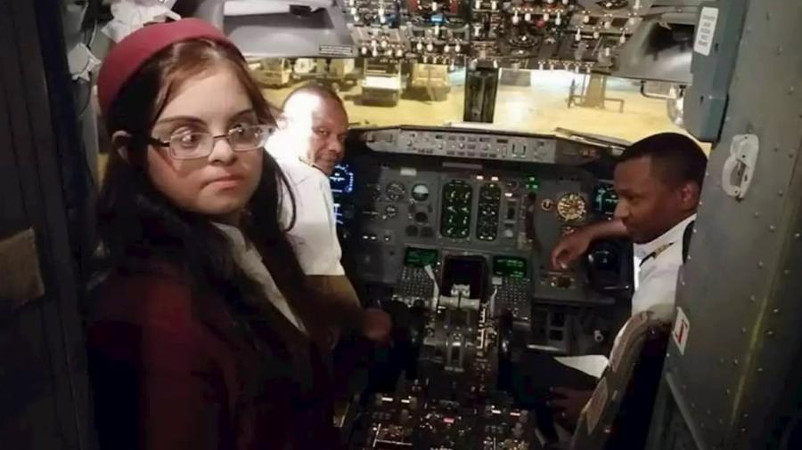 Χέμπα Aτέφ: Η πρώτη Αιγύπτια αεροσυνοδός με σύνδρομο Down