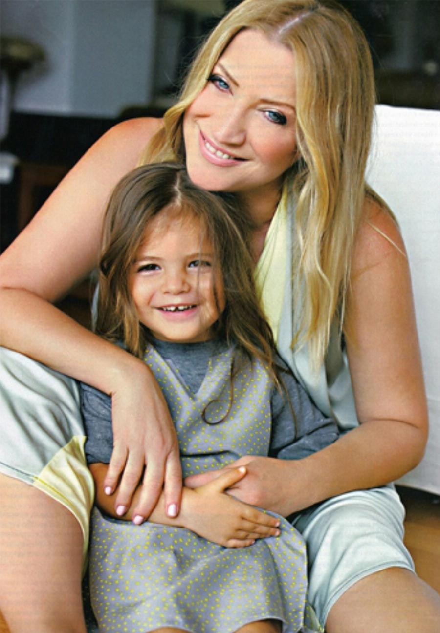 Ελένη Κρίτα: «Έχω αναλάβει χρέη μητέρας γιατί η εγγονούλα μου έχασε νωρίς τη μαμά της»