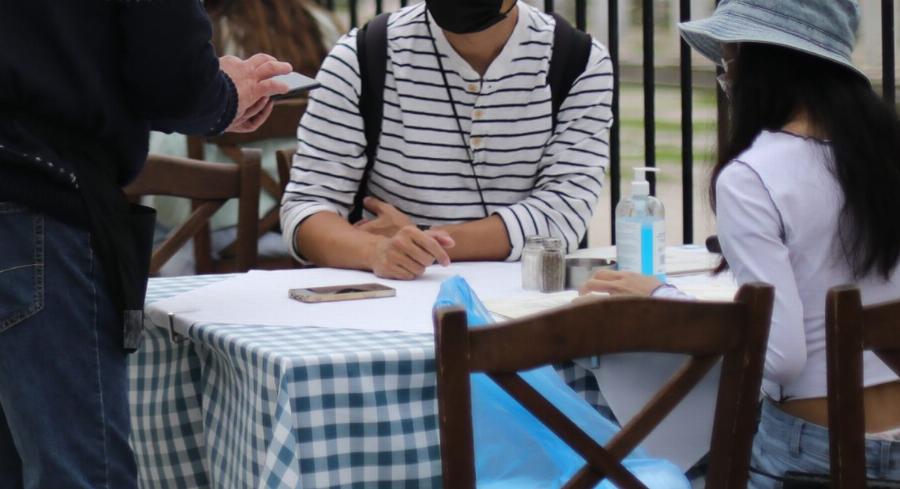 Νέα μέτρα φέρνει η μετάλλαξη Όμικρον: Τέλος η διασκέδαση και στους εξωτερικούς χώρους για τους ανεμβολίαστους