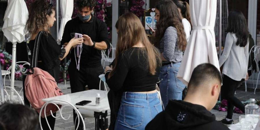 «Φρένο» στους ανεμβολίαστους: Εξετάζονται νέα περιοριστικά μέτρα – «Πόρτα» στην εστίαση