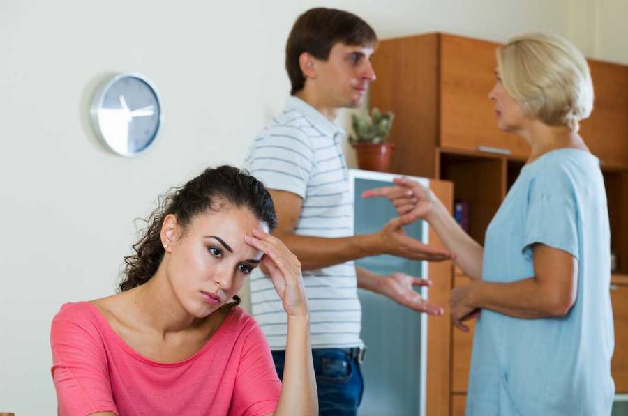 Είμαι ερωτευμένος με την πεθερά μου και θέλω να την παντρευτώ – Τι θα μου προτείνατε;