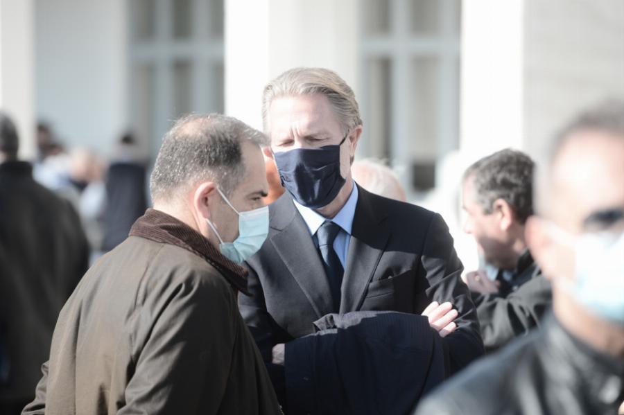 Mε δάκρυα στα μάτια ο Αντρέας Τσούνης και τα τρία παιδιά της Φώφης Γεννηματά – «Ράγισαν καρδιές» στο μνημόσυνο της