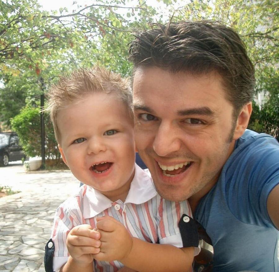 Πέτρος Πολυχρονίδης: H 1η φορά που έδειξε το πρόσωπο της κόρης του, η μεγάλη ομοιότητα τους και τα γενέθλια της