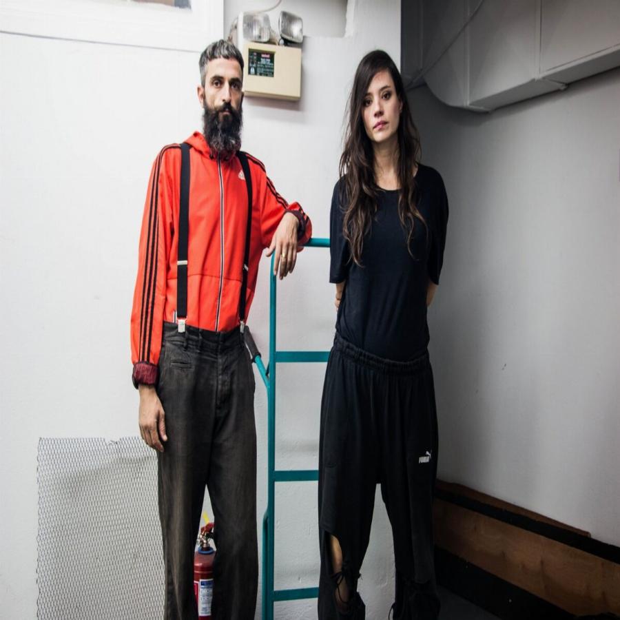 Αυτή είναι η σύζυγός του Άρη Σερβετάλη που βρίσκεται συνεχώς δίπλα του