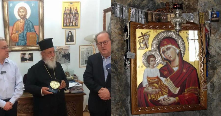 Χιλιάδες τάματα, αγιασμένο νερό και θαύματα: Τιμήθηκε η Παναγία η Γιάτρισσα