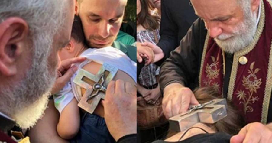 Σταύρωμα πιστών στο Λυκαβηττό με τον θαυματουργό Σταυρό: Ύψωση του Τιμίου Σταυρού