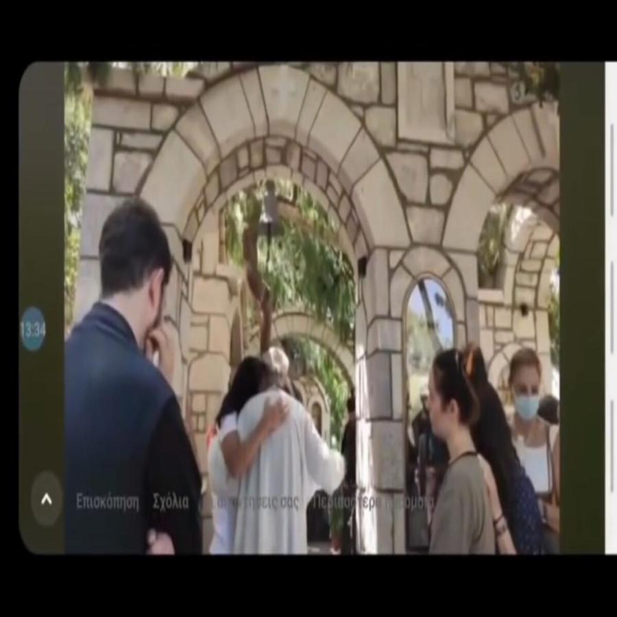 Σείστηκε ο Λυκαβηττός από τα θαύματα: 2 κοπέλες είδαν και μια πέταξε τις πατερίτσες