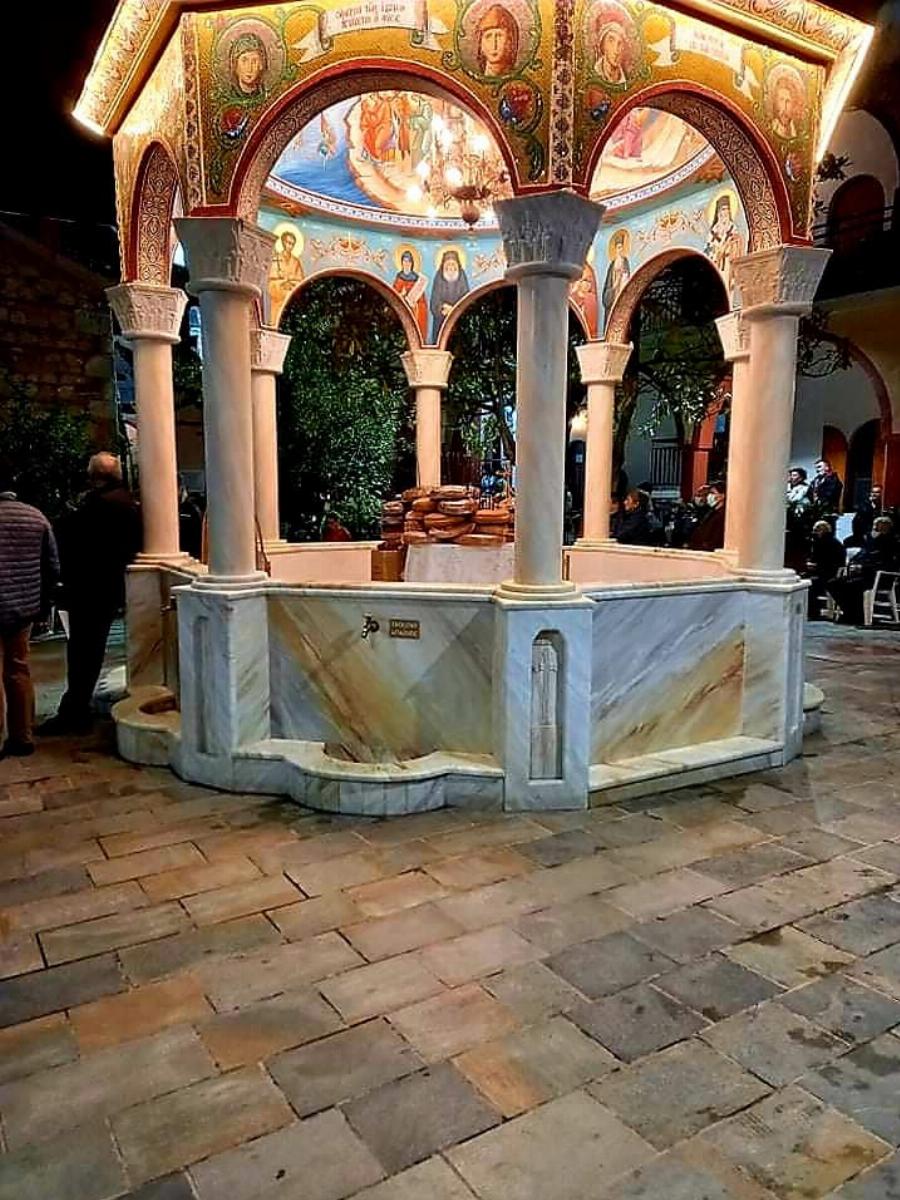 Εύβοια: Πλήθη λαού στην μονή του Οσίου Δαυίδ- Το μοναστήρι που σώθηκε από την φωτιά