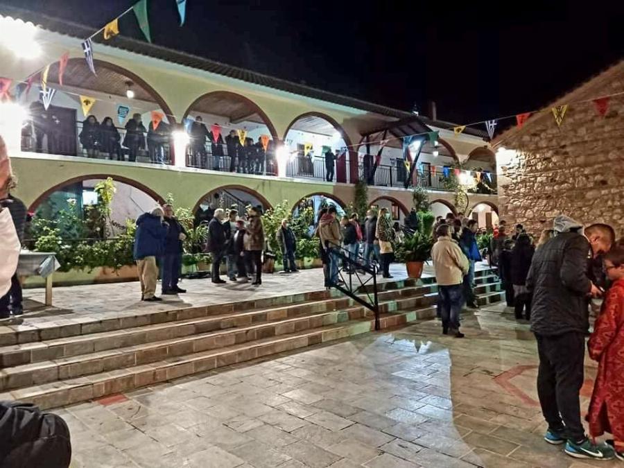 Εύβοια: Πλήθη λαού στην μονή του Οσίου Δαυίδ- Το μοναστήρι που σώθηκε από την φωτιά