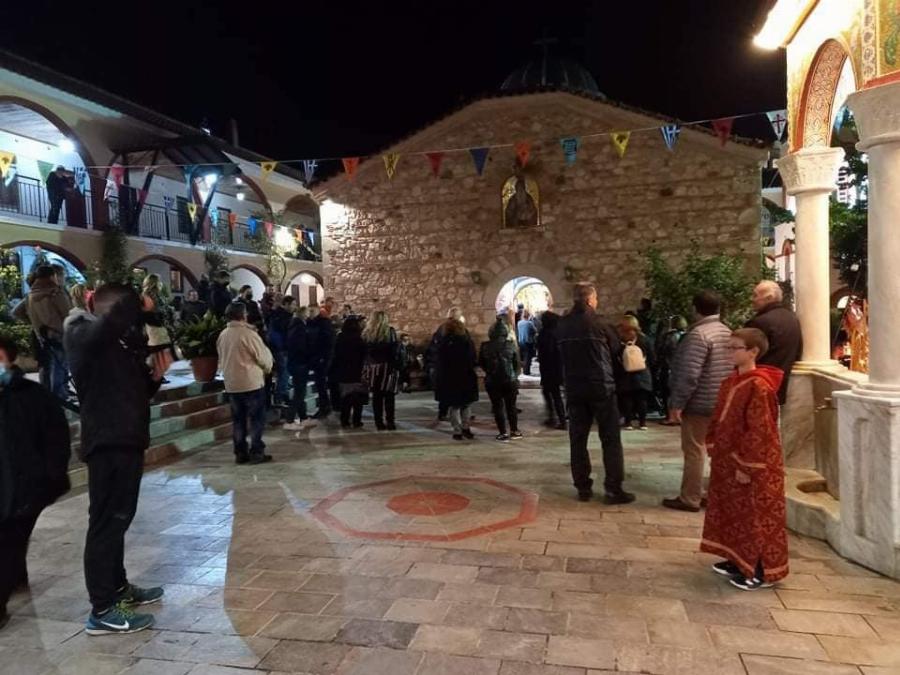 Εύβοια: Πλήθη λαού στην μονή του Οσίου Δαυίδ- Το μοναστήρι που σώθηκε από την φωτιά