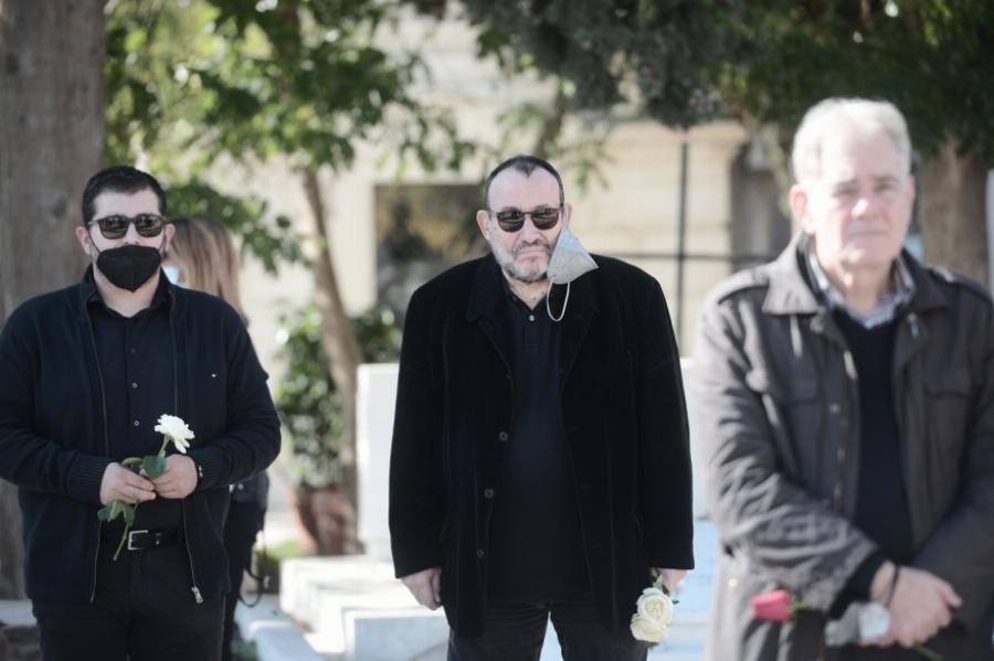 Με λευκά τριαντάφυλλα το αντίο της Βάνας Μπάρμπα στον Χρήστο Κυριαζή