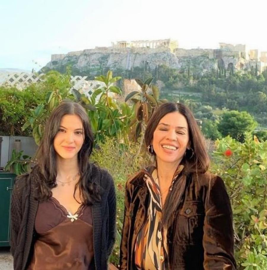 Ναταλία Δραγούμη: Ποζάρει για πρώτη φορά μαζί με την 17χρονη κόρη της Κλειώ Ρόμπερτς – Μοιάζουν σαν δύο σταγόνες νερό