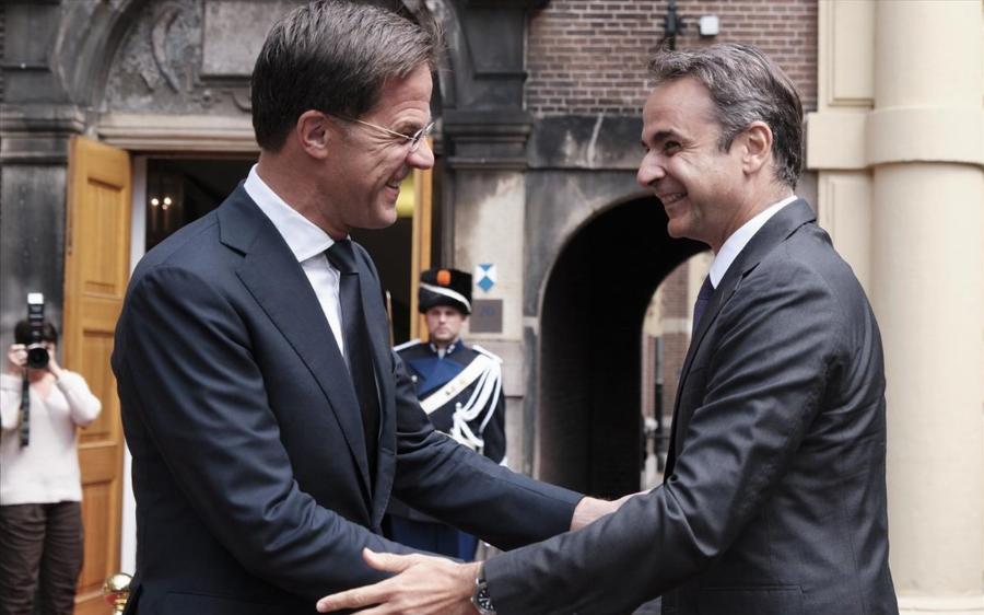 Ολλανδή δημοσιογράφος σε Κυριάκο Μητσοτάκη: «Πότε επιτέλους θα σταματήσετε να λέτε ψέματα»;