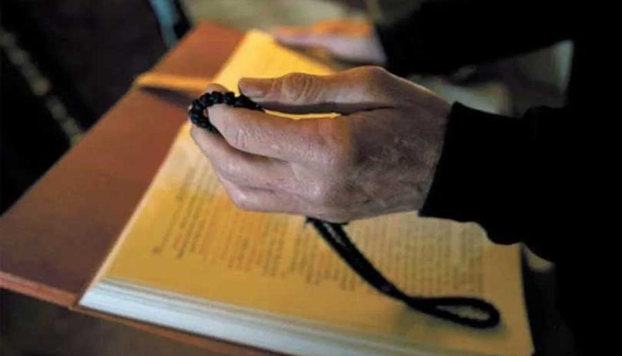 Διώξε τα δαιμόνια λέγοντας μια προσευχή