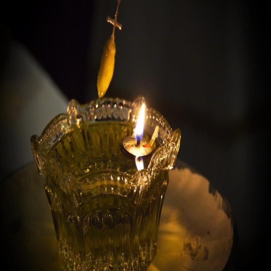 Το λαδάκι από το Ευχέλαιο της Μεγάλης Τετάρτης θεραπεύει κάθε ασθένεια