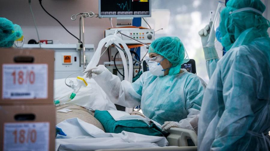 “Ρε μπαγάσες, δεν ξέρετε τη διαφορά μεταξύ DNA – RNA και ξαφνικά τι..γίνατε εντατικολόγοι;”: Η ανάρτηση εναντίον των αρνητών