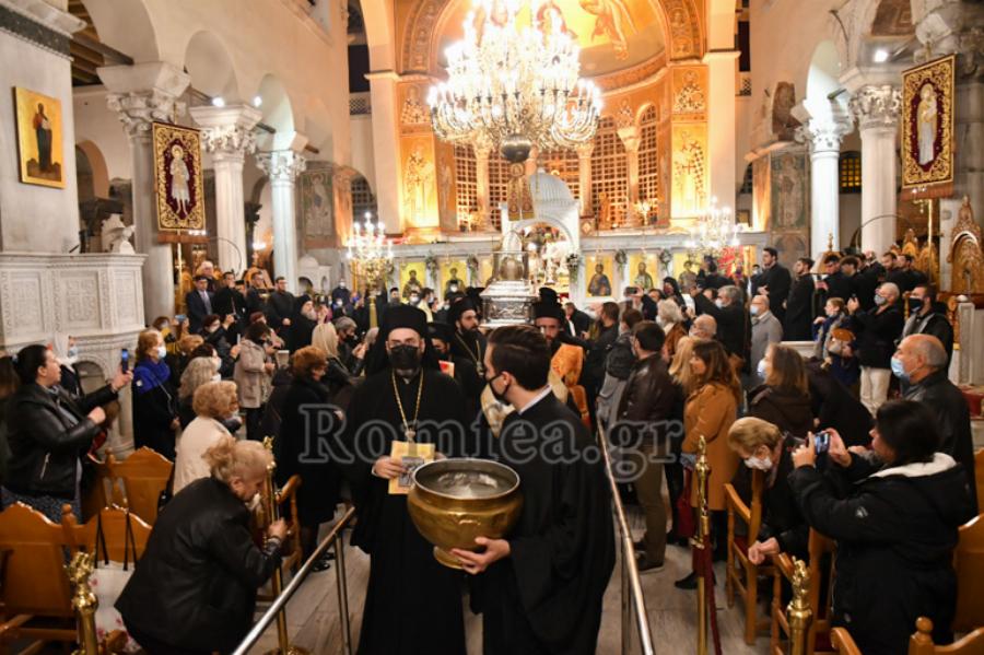 Το μύρο του Αγίου Δημητρίου «πλημμύρισε» τη Θεσσαλονίκη