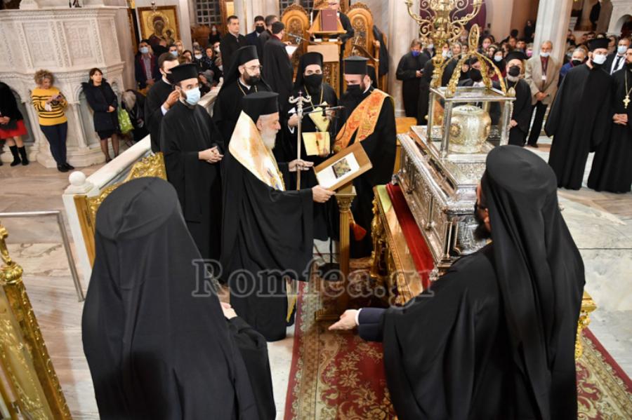 Το μύρο του Αγίου Δημητρίου «πλημμύρισε» τη Θεσσαλονίκη