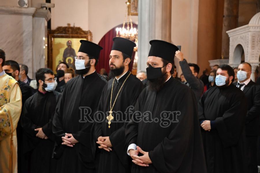 Το μύρο του Αγίου Δημητρίου «πλημμύρισε» τη Θεσσαλονίκη