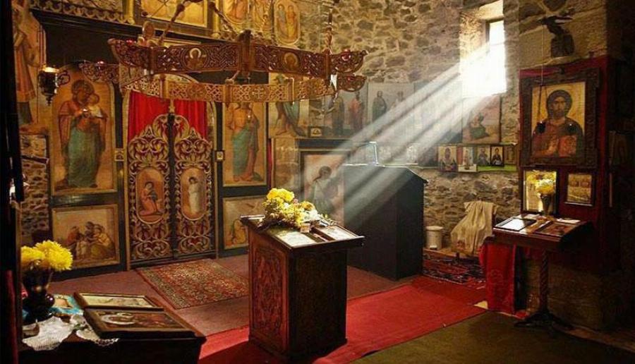 Εννέα σωτήριες Ευχές στην Παναγία μας