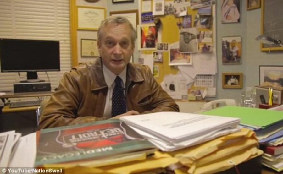 Γιατρός: Bγαίνει στους δρόμους κάθε βράδυ εδώ και 22 χρόνια για να παρέχει ιατρική περίθαλψη στους άστεγους