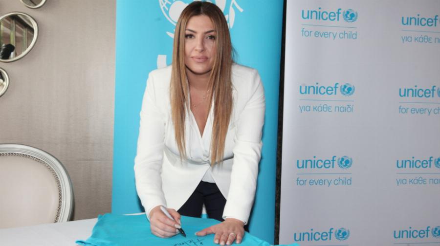 Η συγκίνηση της Έλενας Παπαρίζου: «Έχει τύχει να βρεθώ μπροστά σε επεισόδιο σωματικής ή λεκτικής βίας παιδιού και έχω δράσει»