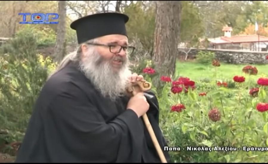 Viral ο Παπα-Νικόλας ρίχνει μούτζα στους ανεμβολίαστους