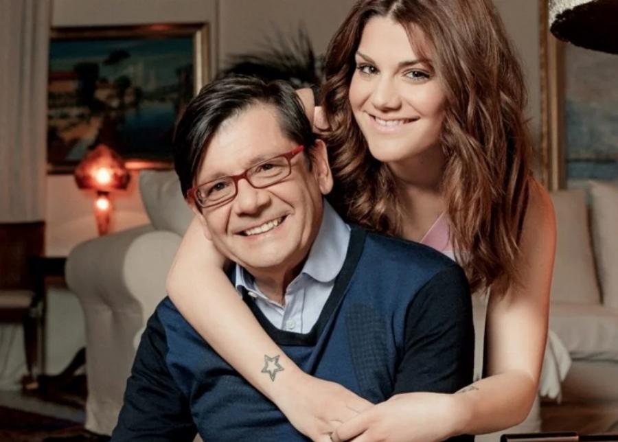 Η εξαφάνιση του Θοδωρή Δρακάκη απ’ τη τηλεόραση, το σκληρό χτύπημα του καρκίνου και η κόρη που του μοιάζει πολύ