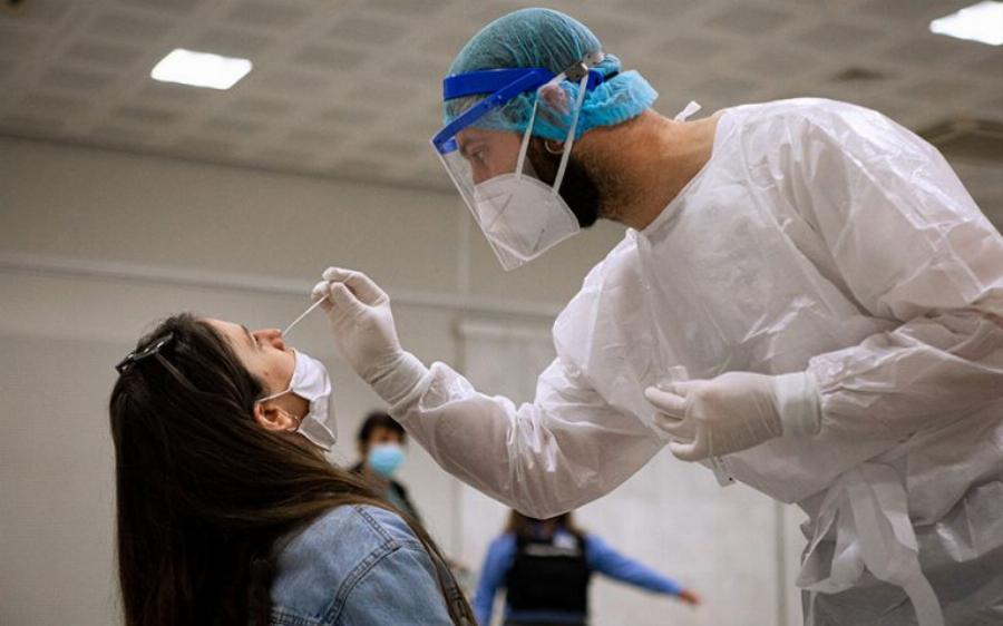 Mε rapid test στα σούπερ μάρκετ, διπλή μάσκα, υποχρεωτική τρίτη δόση εμβολίου