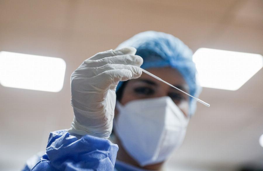 Ανεμβολίαστοι εργαζόμενοι: Με email τα πρόστιμα από 900€ ή και 1.800€ από Δευτέρα 22/11