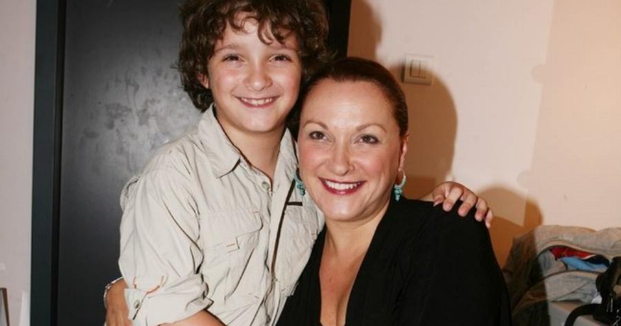 Βίκτωρας Κωνσταντάκης: Κλώνος της μαμάς του Ρένιας Λουιζίδου ο 25χρονος!