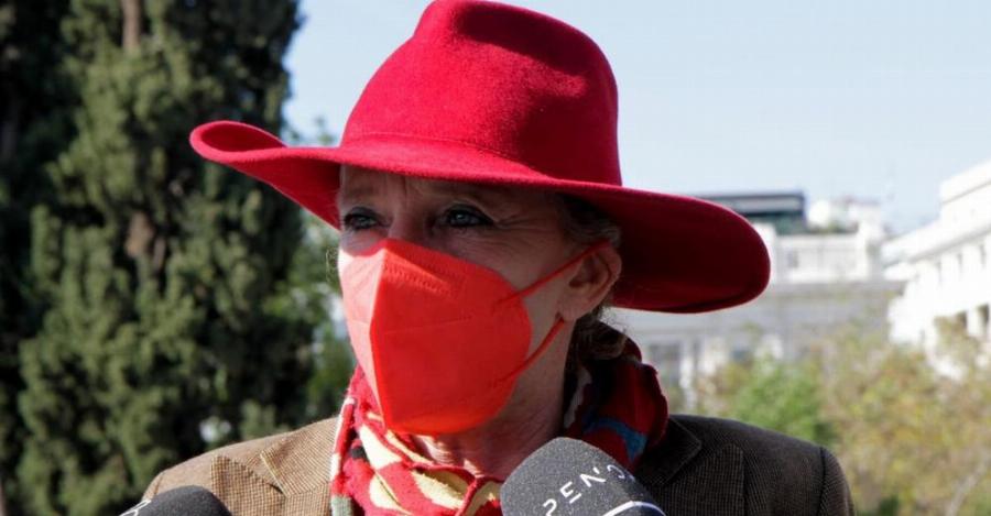 Ολλανδή δημοσιογράφος: «Μου πέταξαν πέτρα στο κεφάλι – Φεύγω από την Ελλάδα»