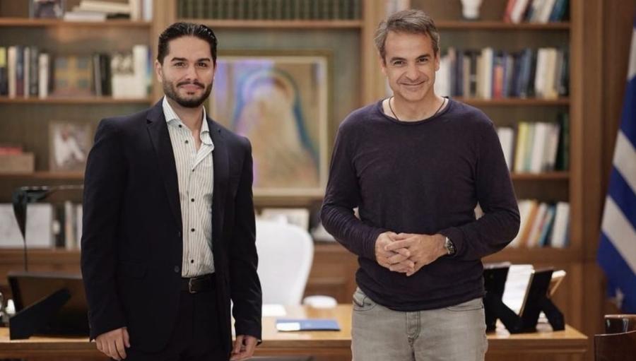 «Πλέω σε πελάγη ευτυχίας και βουρκώνω»: Ο Χρήστος Μάστορας συνάντησε τον Μητσοτάκη στο γραφείο του