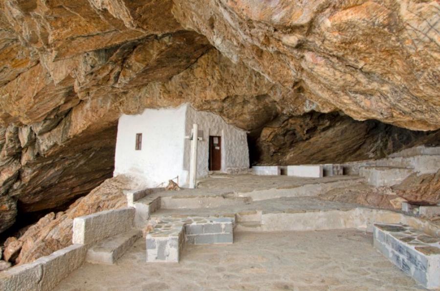 Το εκκλησάκι που για το χτίσιμο του δεν χρειάστηκαν ούτε πάτωμα αλλά ούτε και ταβάνι – Άγιος Στέφανος