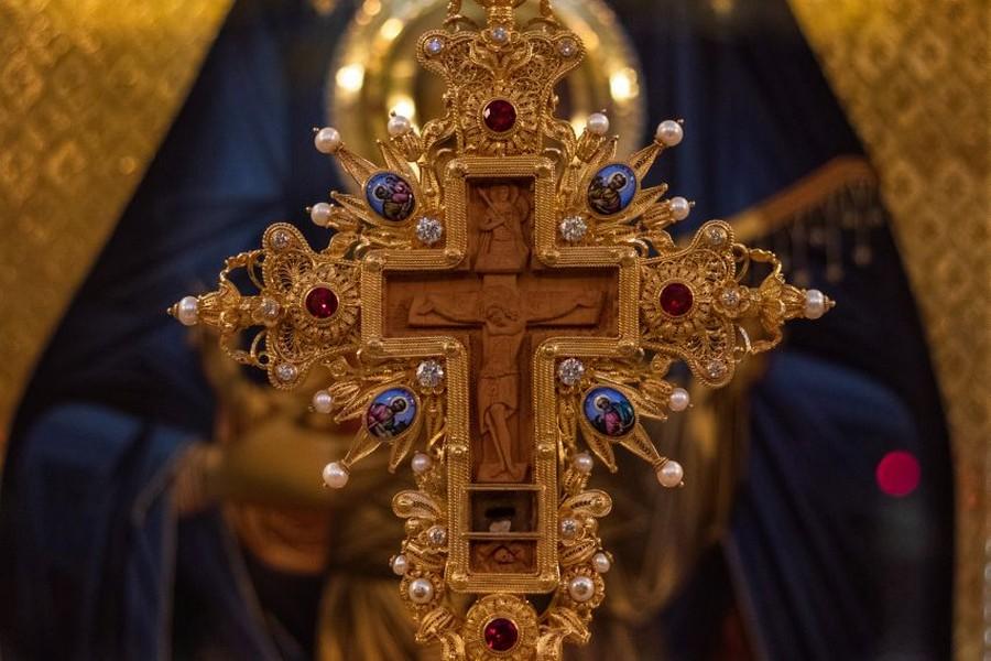 Ο Τίμιος Σταυρός είναι το όπλο κατά των δυνάμεων του κακού