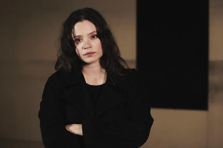 Αυτή είναι η σύζυγός του Άρη Σερβετάλη που βρίσκεται συνεχώς δίπλα του