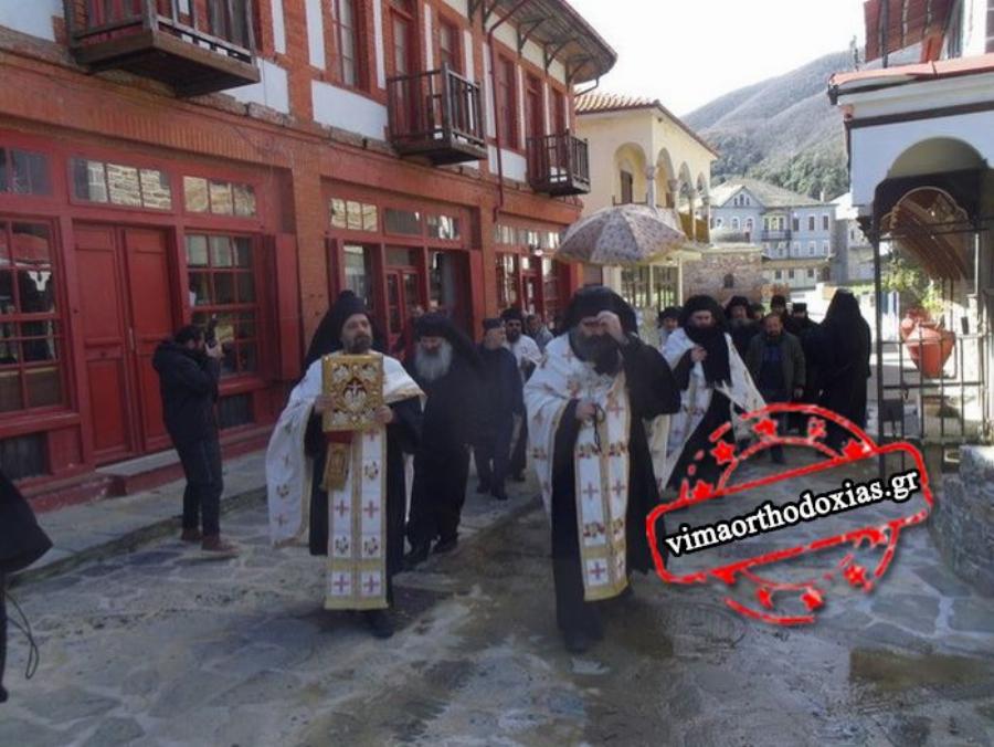 Άγιο Όρος: Λιτανεία του «Άξιον Εστί» κατά του κορωνοϊού