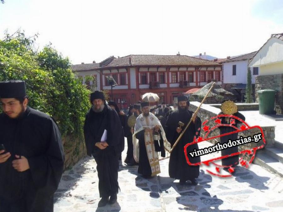 Άγιο Όρος: Λιτανεία του «Άξιον Εστί» κατά του κορωνοϊού
