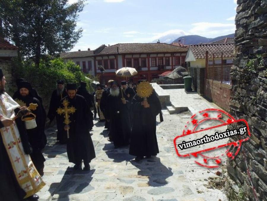 Άγιο Όρος: Λιτανεία του «Άξιον Εστί» κατά του κορωνοϊού