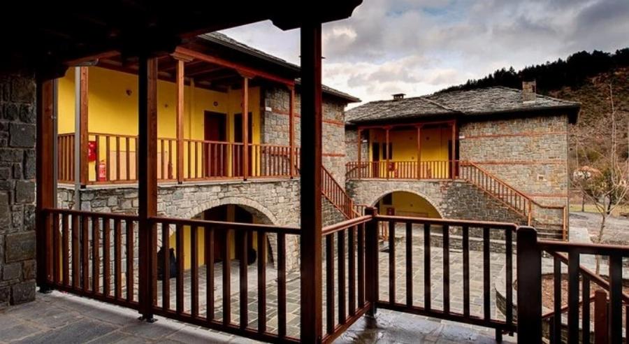 Ακόμη και τον Αύγουστο, κοιμάσαι με κουβερτούλα: Το παραμυθένιο χωριό της Ελλάδος