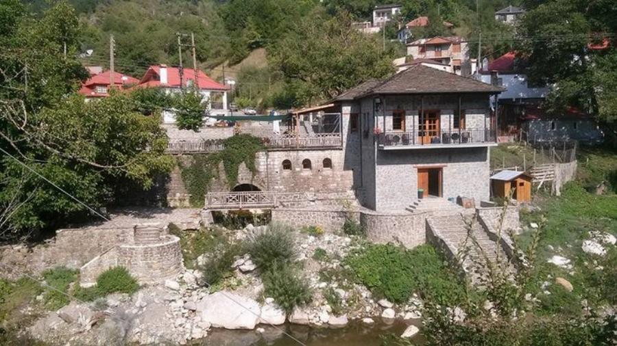 Ακόμη και τον Αύγουστο, κοιμάσαι με κουβερτούλα: Το παραμυθένιο χωριό της Ελλάδος