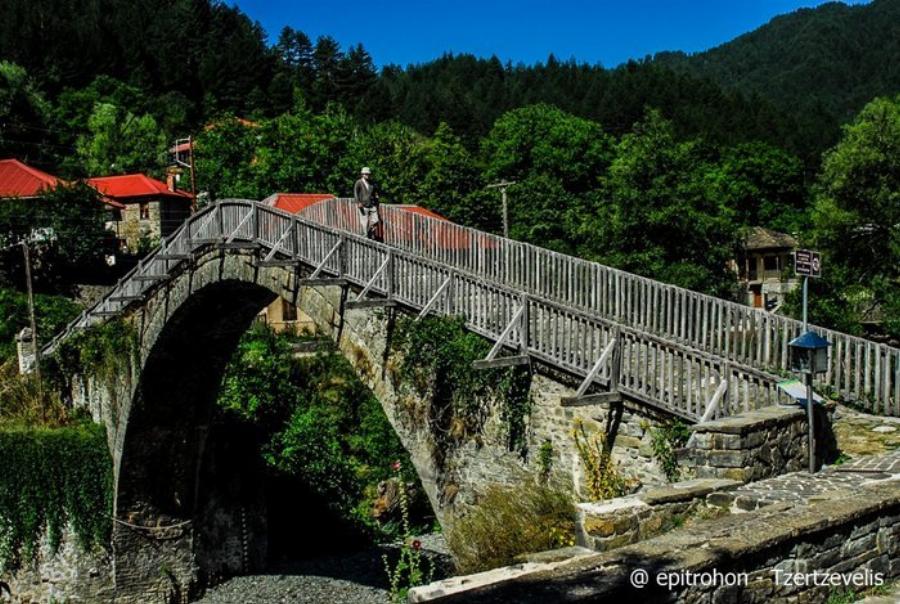Ακόμη και τον Αύγουστο, κοιμάσαι με κουβερτούλα: Το παραμυθένιο χωριό της Ελλάδος