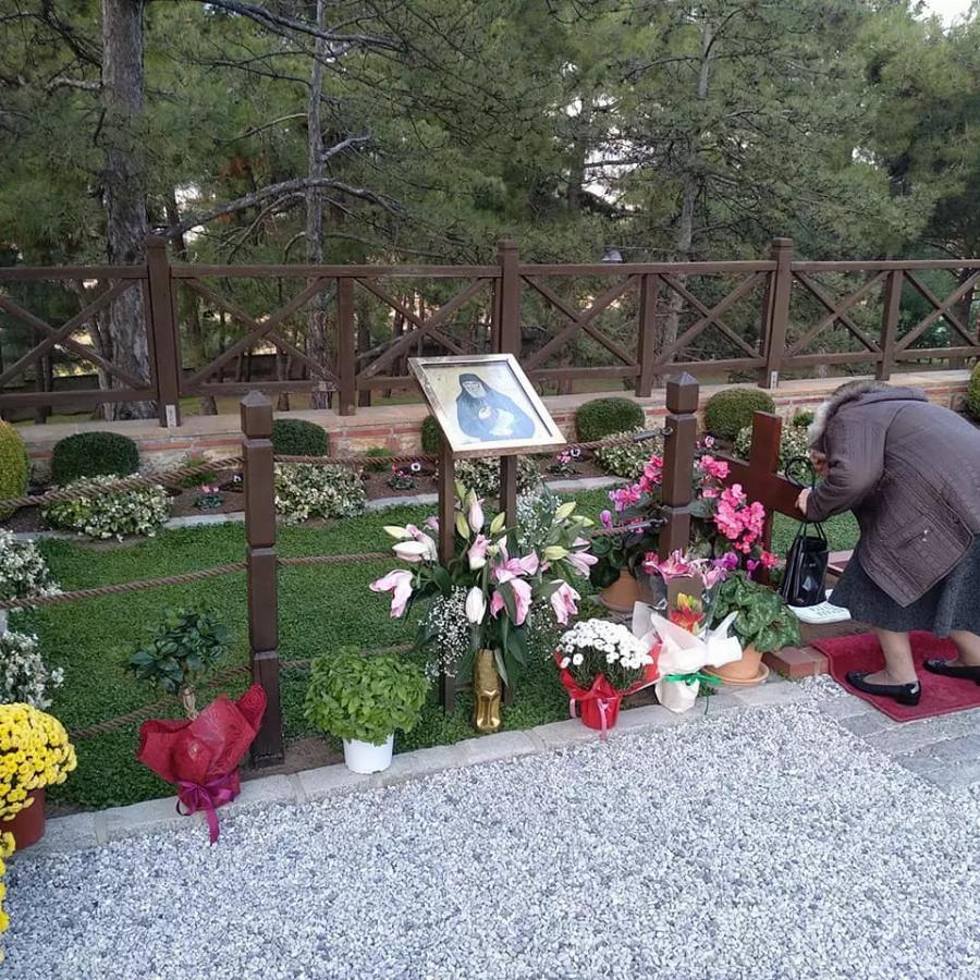 Νέο μέγα Θαύμα: Η 71χρονη κα Βασιλεία προσκύνησε τον τάφο του Αγίου Παϊσίου και θεραπεύθηκε