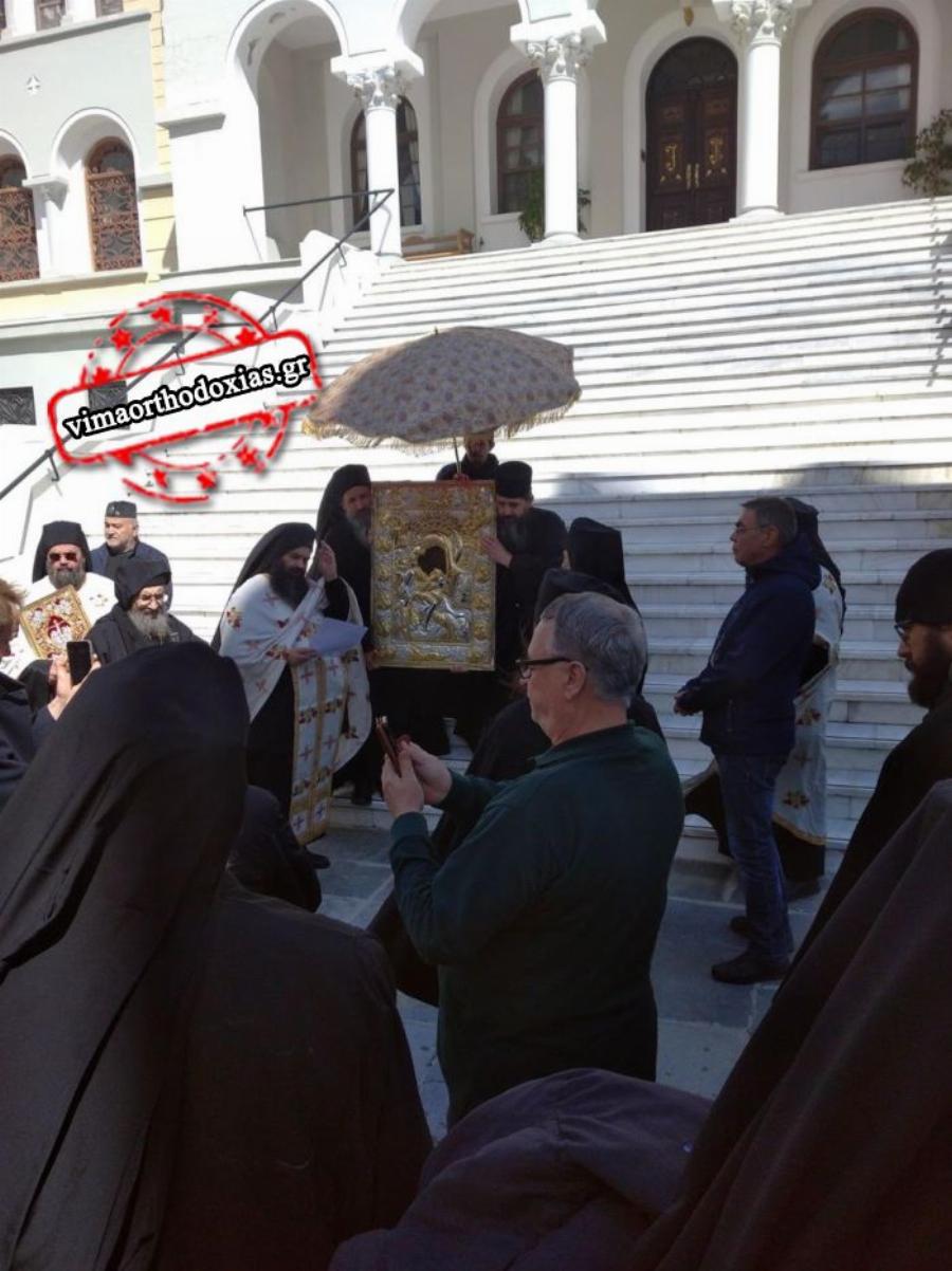 Άγιο Όρος: Λιτανεία του «Άξιον Εστί» κατά του κορωνοϊού
