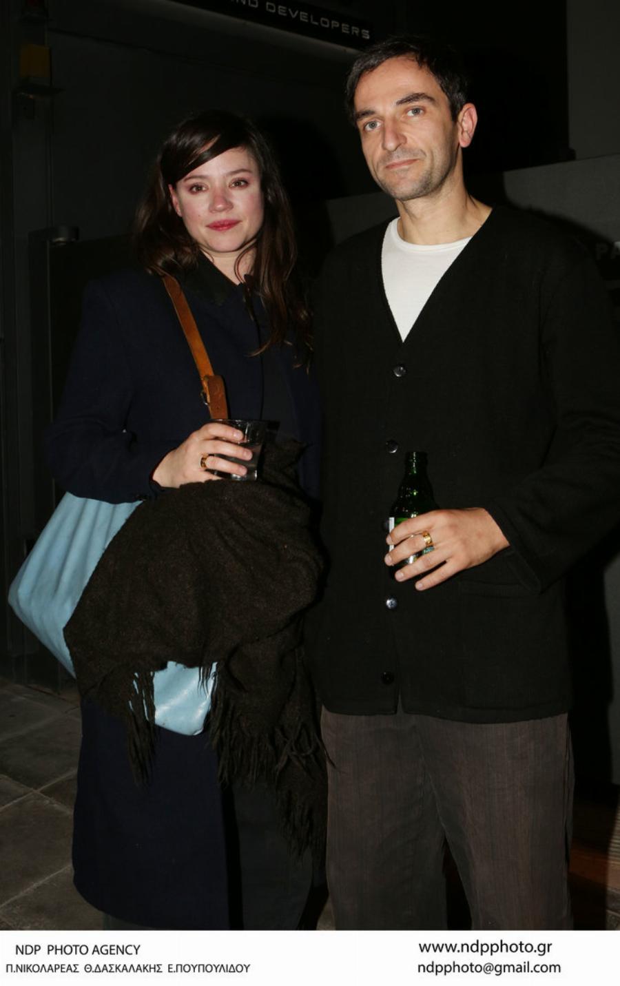 Αυτή είναι η σύζυγός του Άρη Σερβετάλη που βρίσκεται συνεχώς δίπλα του